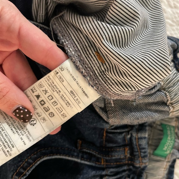 Blue Jeans - Picture 2 of 4